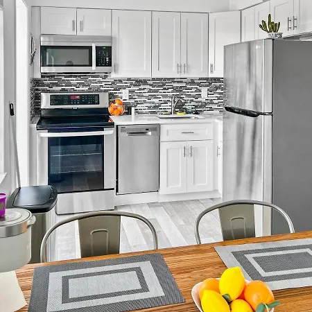 Stylish & Cozy Escape Near The Beach- Free Parking, Backyard, Private, Bbq Pompano Beach Exterior foto