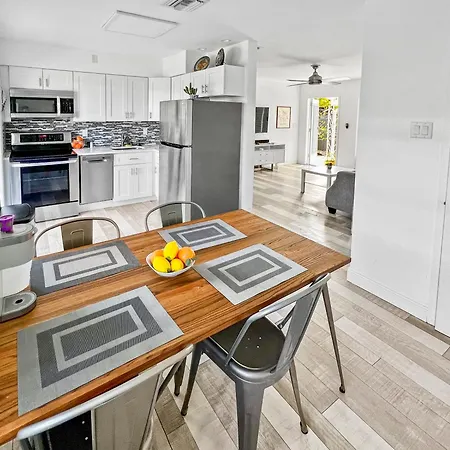 Stylish & Cozy Escape Near The Beach- Free Parking, Backyard, Private, Bbq Pompano Beach Exterior foto