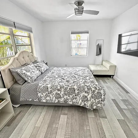 Stylish & Cozy Escape Near The Beach- Free Parking, Backyard, Private, Bbq Pompano Beach Exterior foto