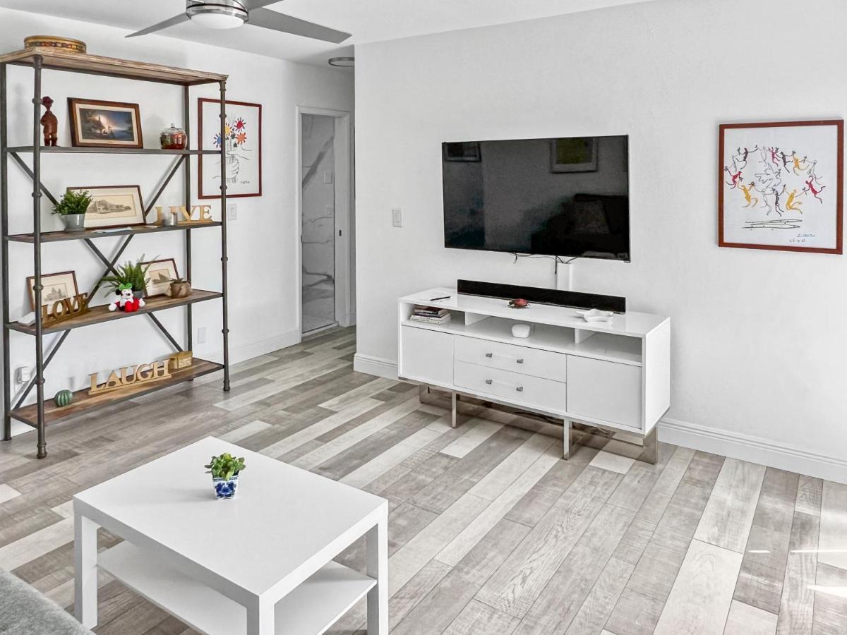 Apartment Stylish & Cozy Escape Near The Beach- Free Parking, Backyard, Private, Bbq Pompano Beach