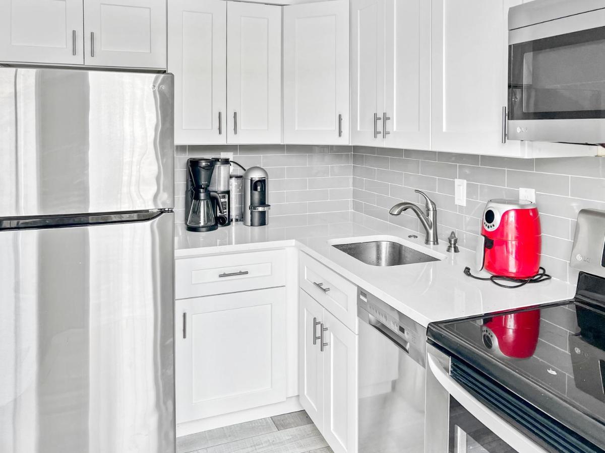 Stylish & Cozy Escape Near The Beach- Free Parking, Backyard, Private, Bbq * Pompano Beach