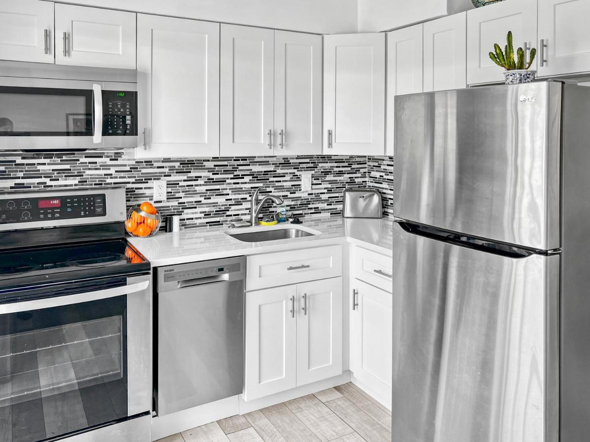 Stylish & Cozy Escape Near The Beach- Free Parking, Backyard, Private, Bbq Pompano Beach
