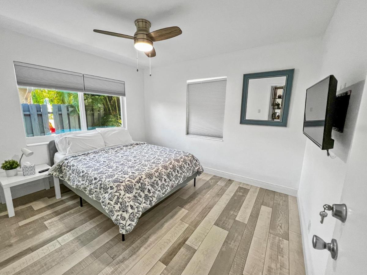 Stylish & Cozy Escape Near The Beach- Free Parking, Backyard, Private, Bbq *