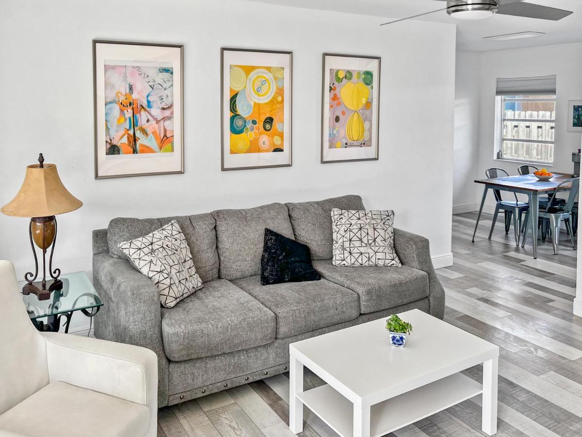 Stylish & Cozy Escape Near The Beach- Free Parking, Backyard, Private, Bbq * Pompano Beach