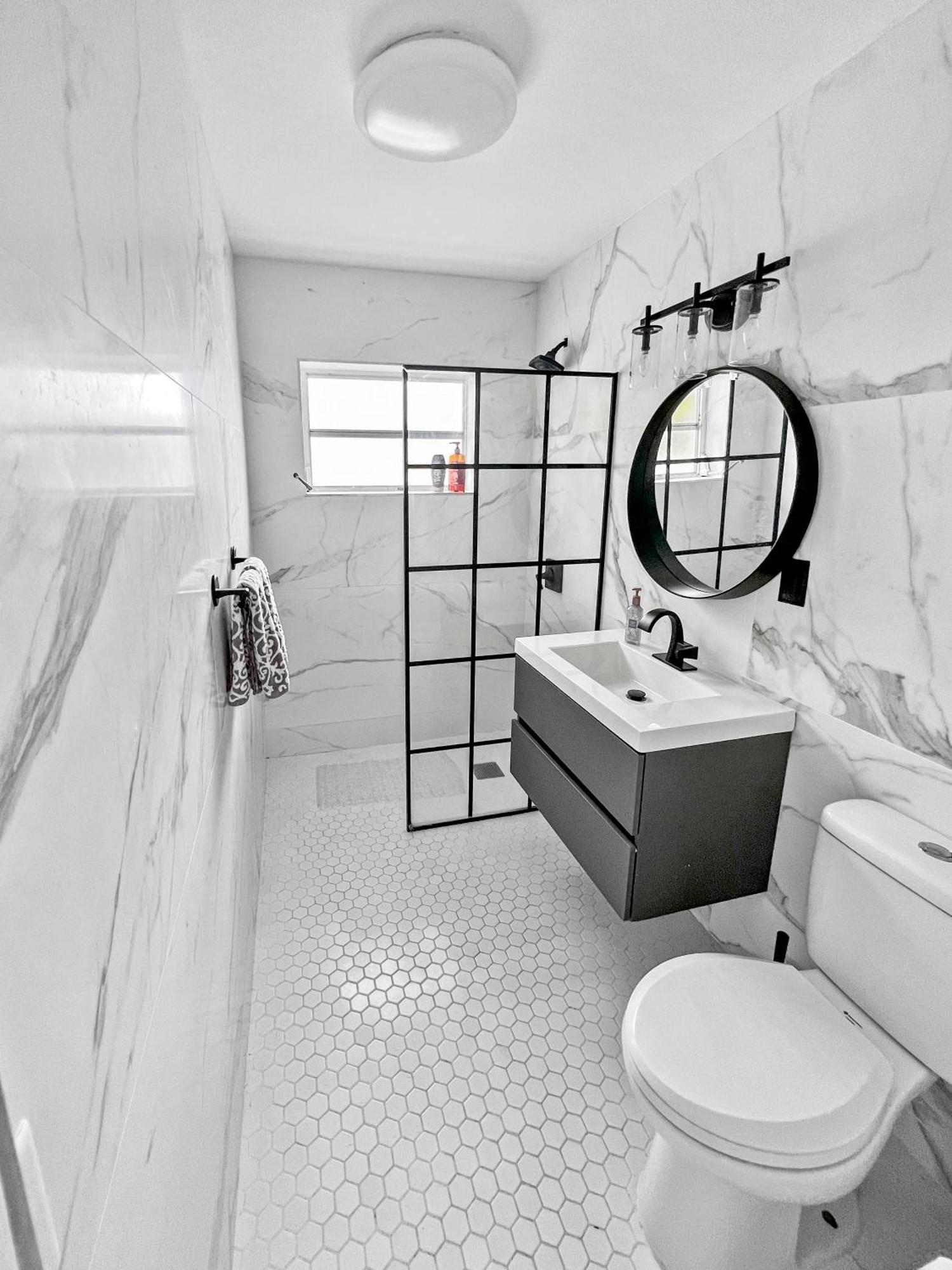 Stylish & Cozy Escape Near The Beach- Free Parking, Backyard, Private, Bbq * Pompano Beach