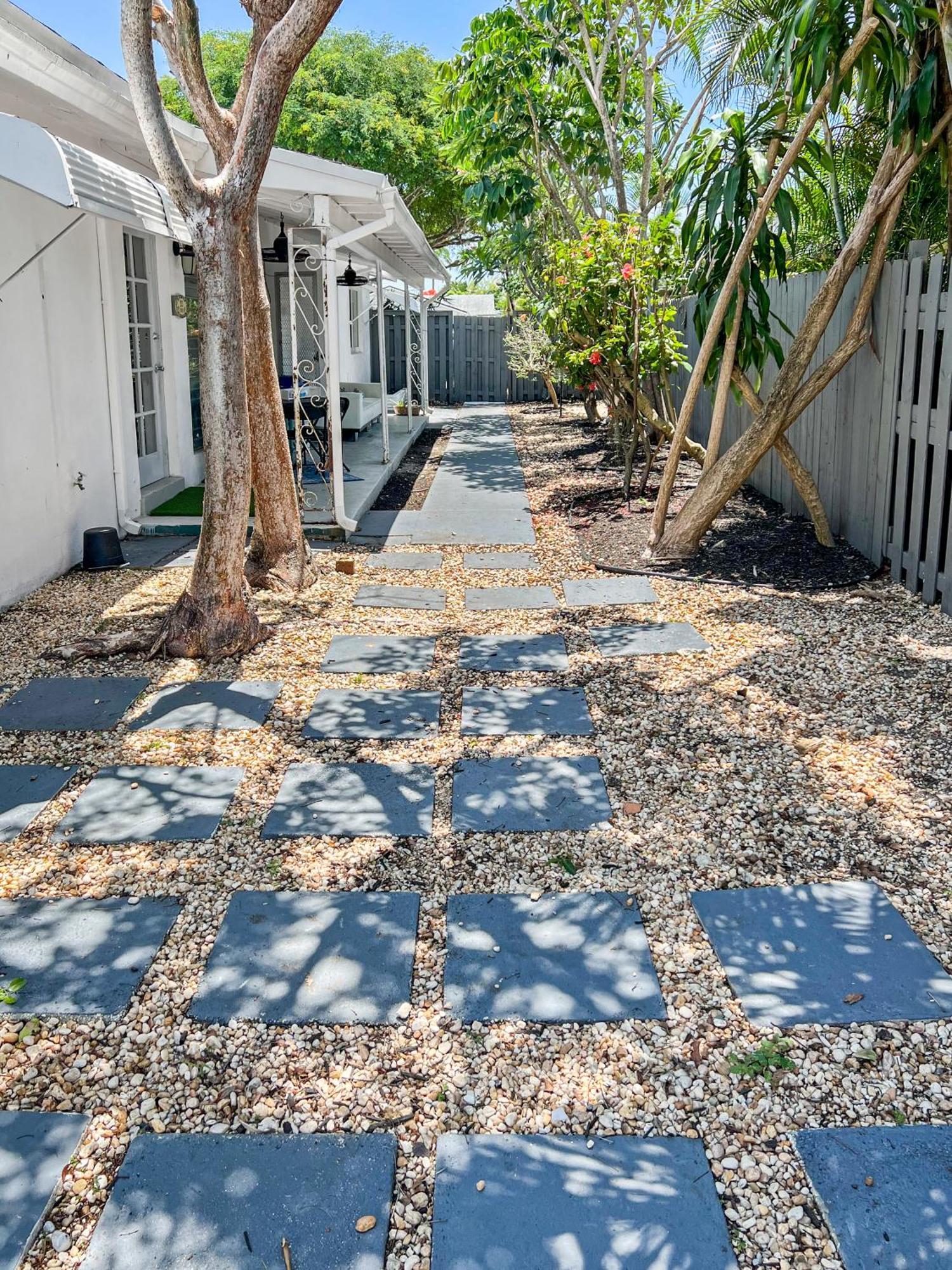 Stylish & Cozy Escape Near The Beach- Free Parking, Backyard, Private, Bbq * Pompano Beach